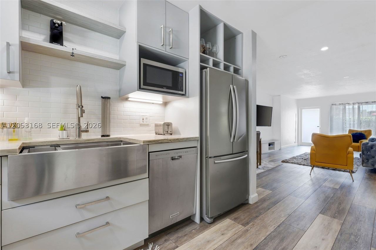 821 84th St - Photo 5 of 20