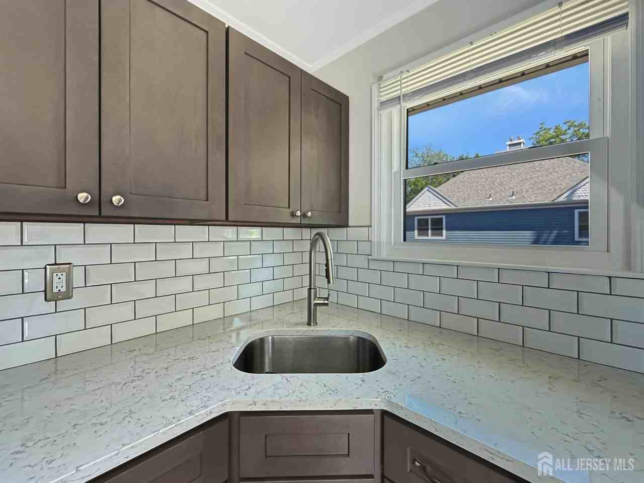 19 Van Buren Ave - Photo 5 of 17