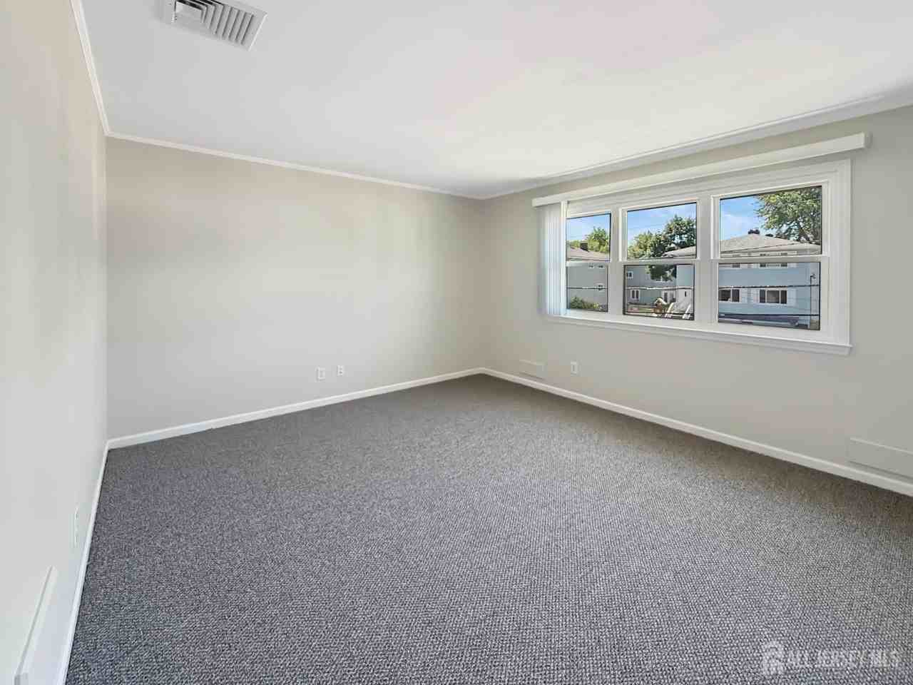 19 Van Buren Ave - Photo 6 of 17