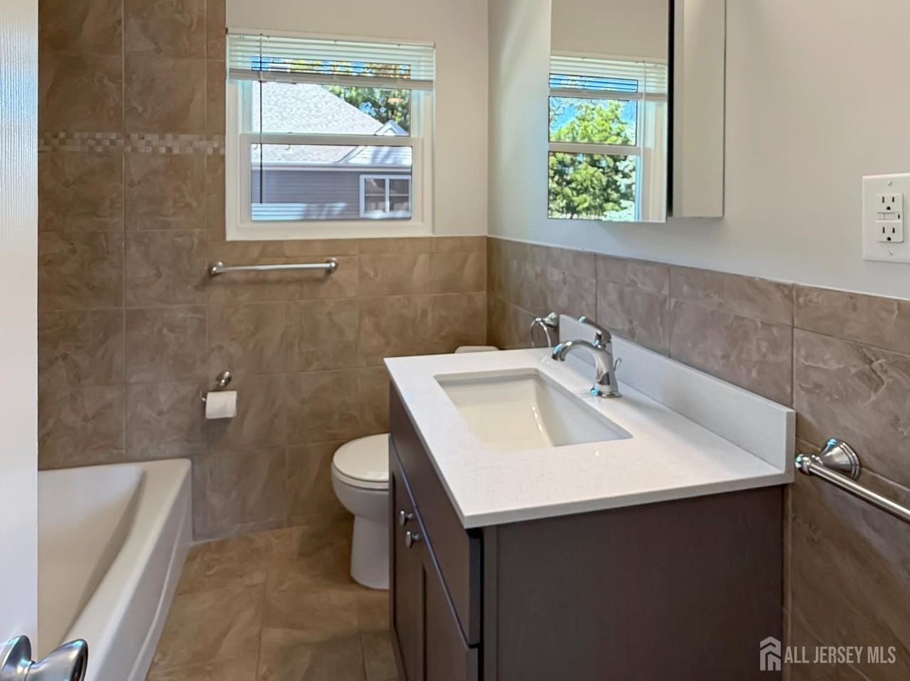 19 Van Buren Ave - Photo 7 of 17
