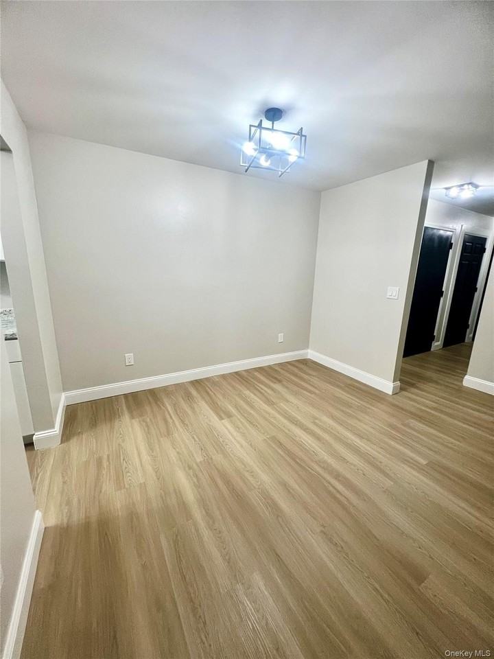 51 Ruth Ct - Photo 7 of 12