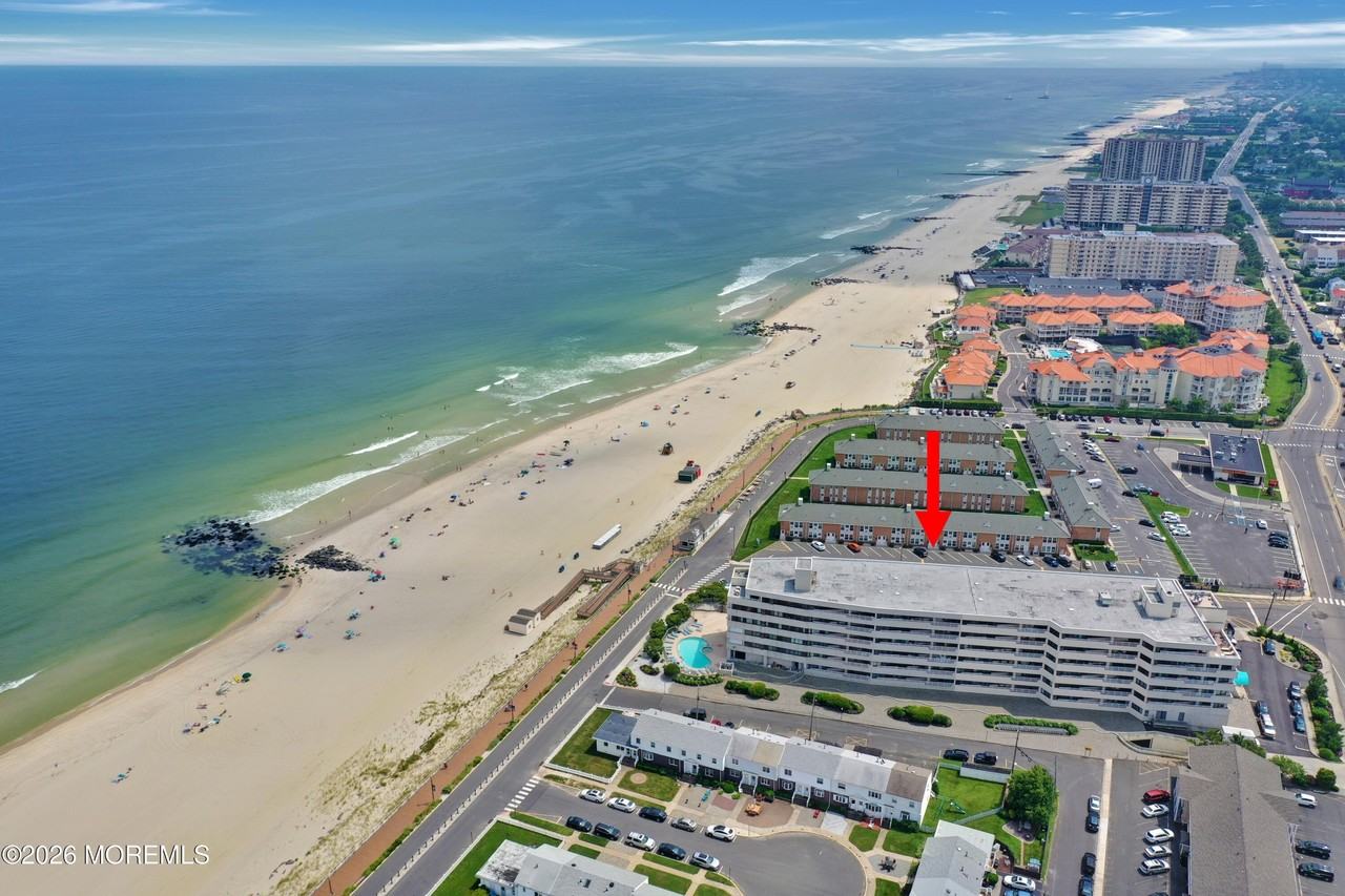 525 Ocean Blvd #106 - Photo 4 of 39