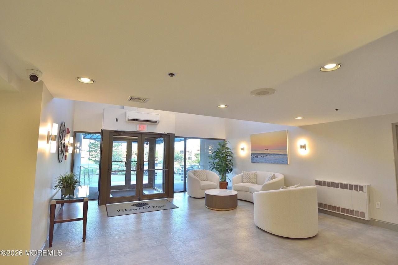 525 Ocean Blvd #106 - Photo 5 of 39