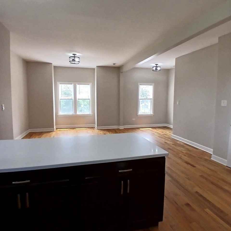 3614 W Mclean Ave #2 - Photo 4 of 18