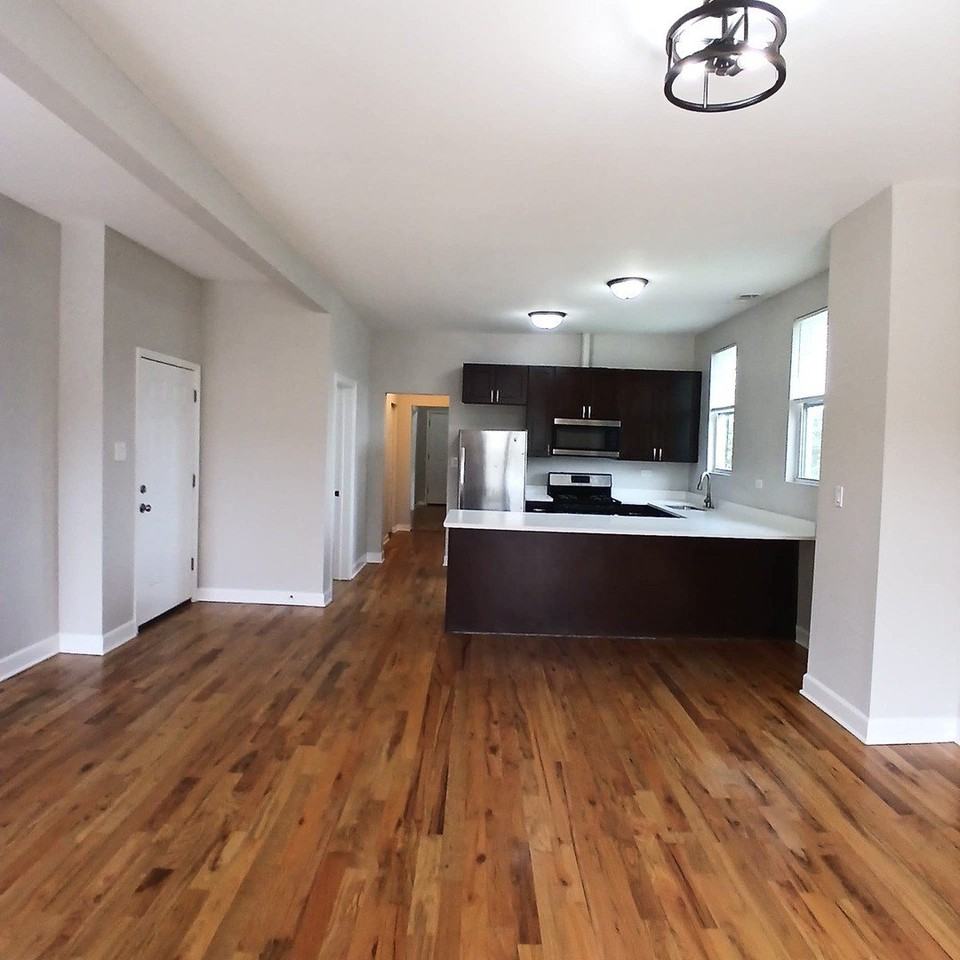 3614 W Mclean Ave #2 - Photo 5 of 18