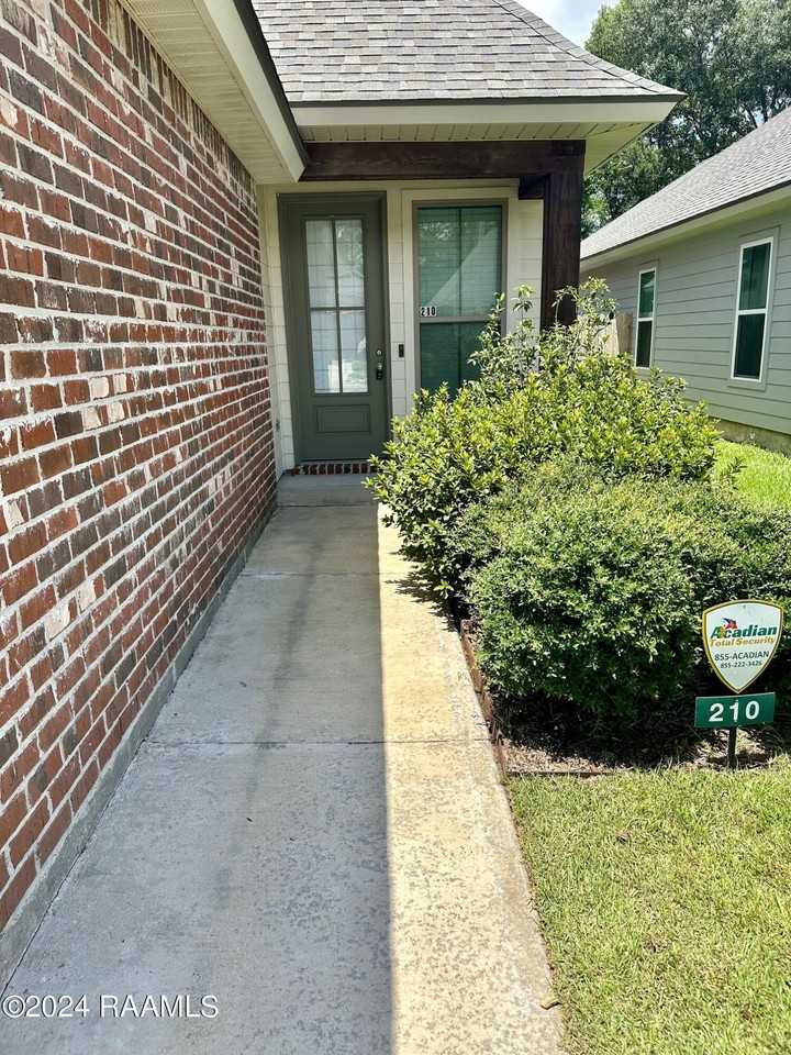 210 Twin Meadow Ln - Photo 2 of 15