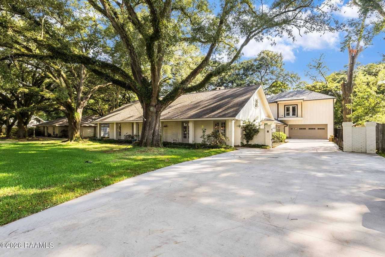 320 Lippi Blvd - Photo 2 of 30