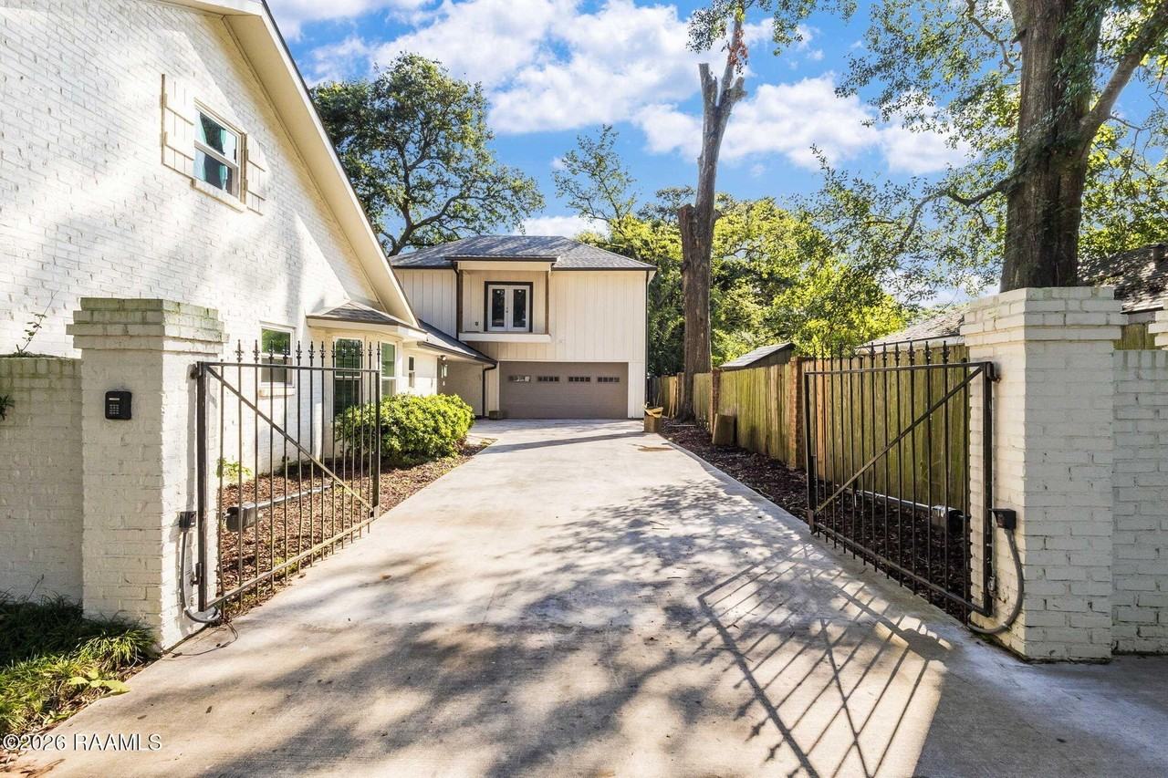 320 Lippi Blvd - Photo 3 of 30