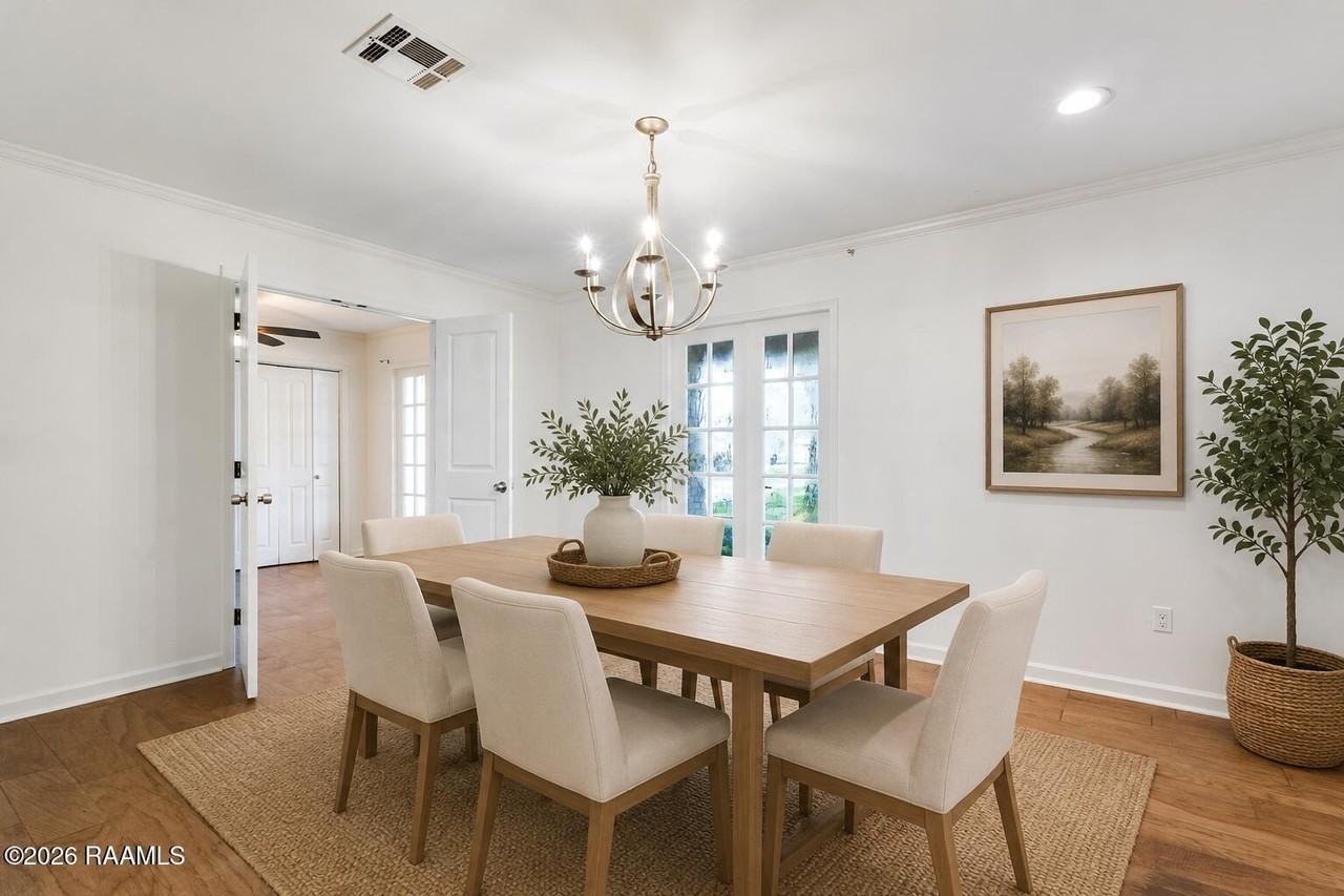 320 Lippi Blvd - Photo 7 of 30