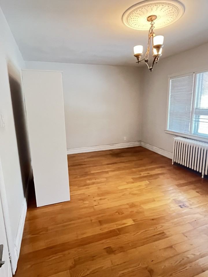 2342 Lake Shore Blvd W - Photo 3 of 14
