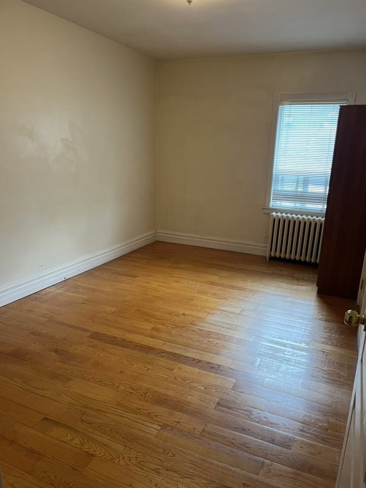 2342 Lake Shore Blvd W - Photo 7 of 14