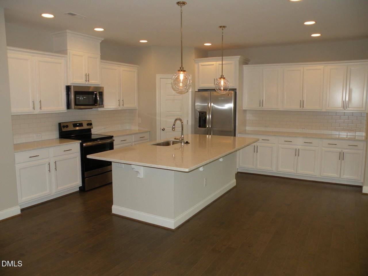 132 Tree Hill Ln - Photo 4 of 24