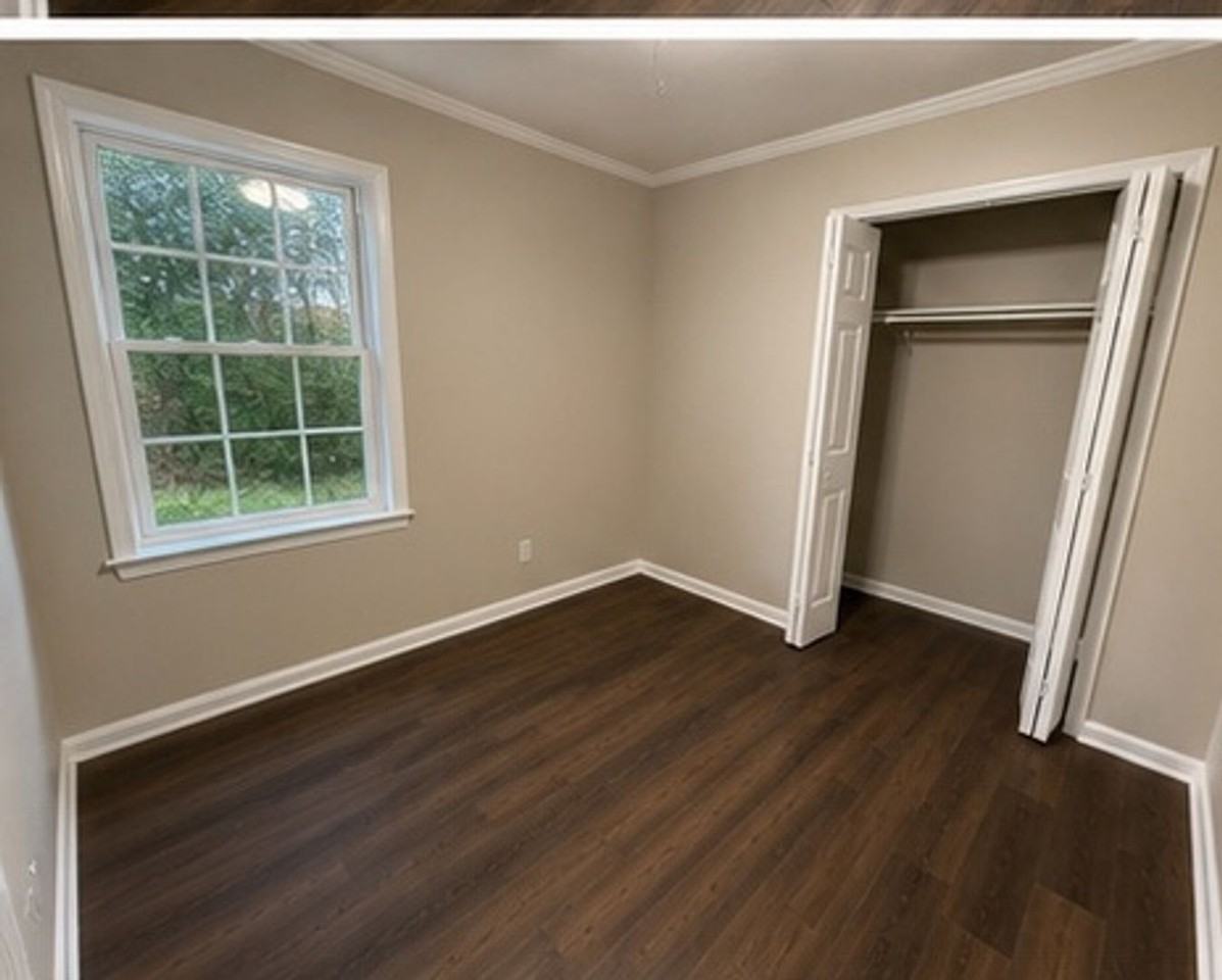 805 E Queen St - Photo 4 of 11