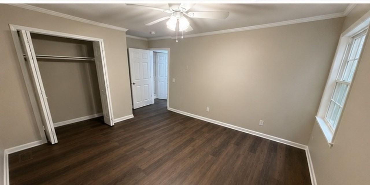 805 E Queen St - Photo 6 of 11