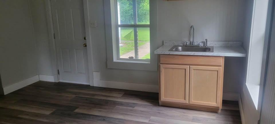 525 E Main St - Photo 4 of 10