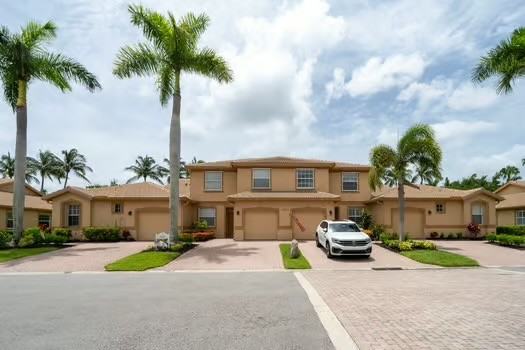 7880 Lake Sawgrass Loop - Photo 3 of 20