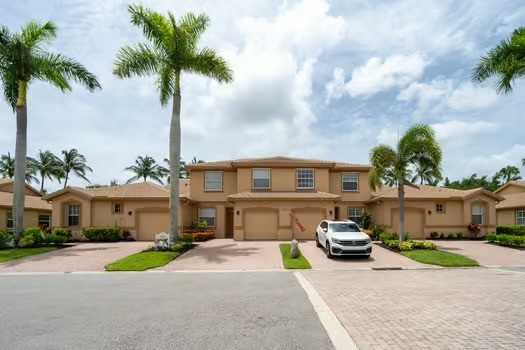 7880 Lake Sawgrass Loop - Photo 4 of 20