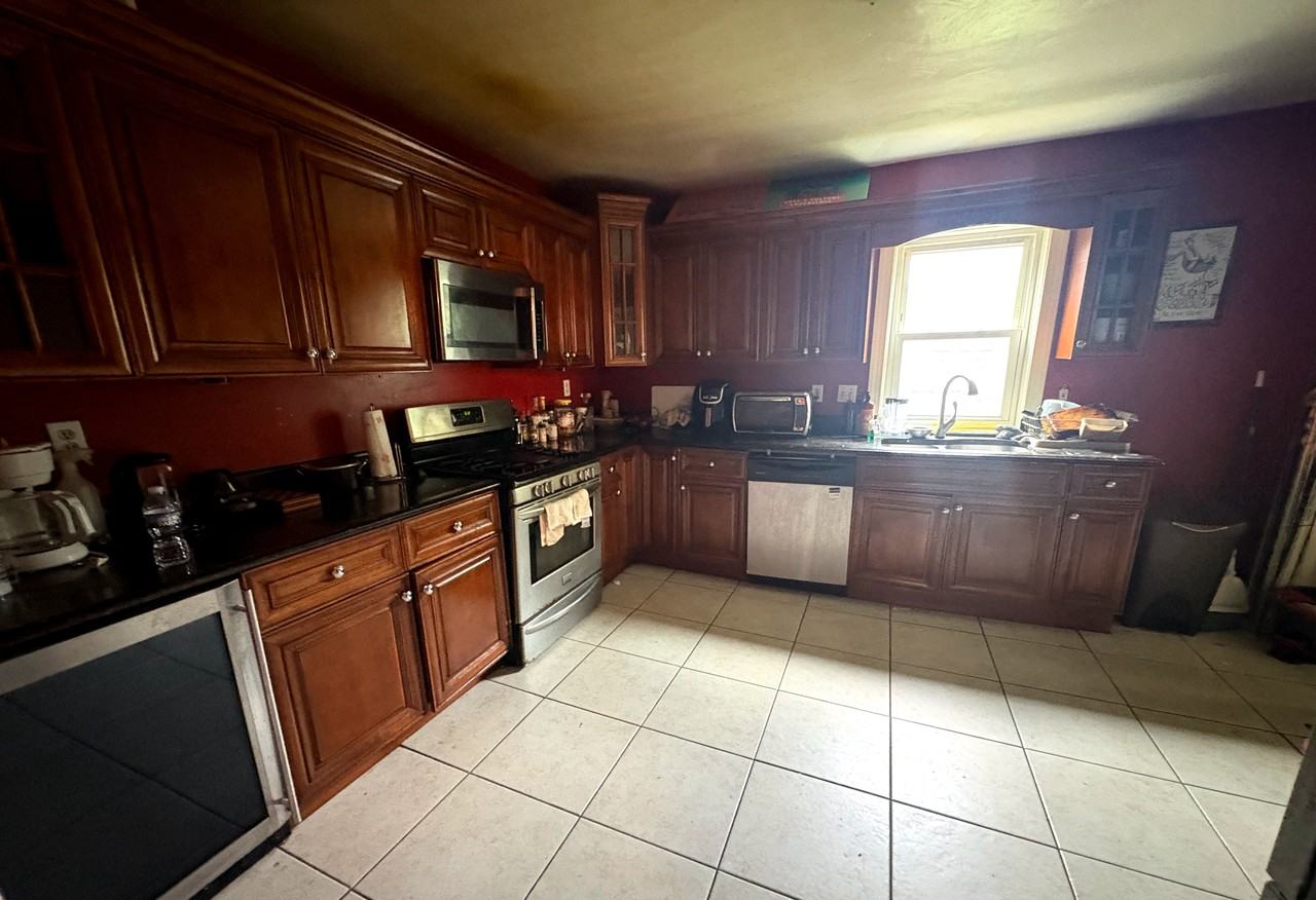 418 West 35th Street - Photo 2 of 9
