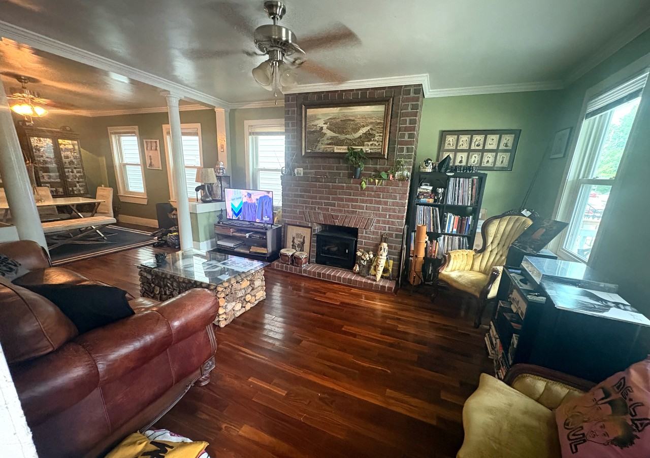 418 West 35th Street - Photo 7 of 9