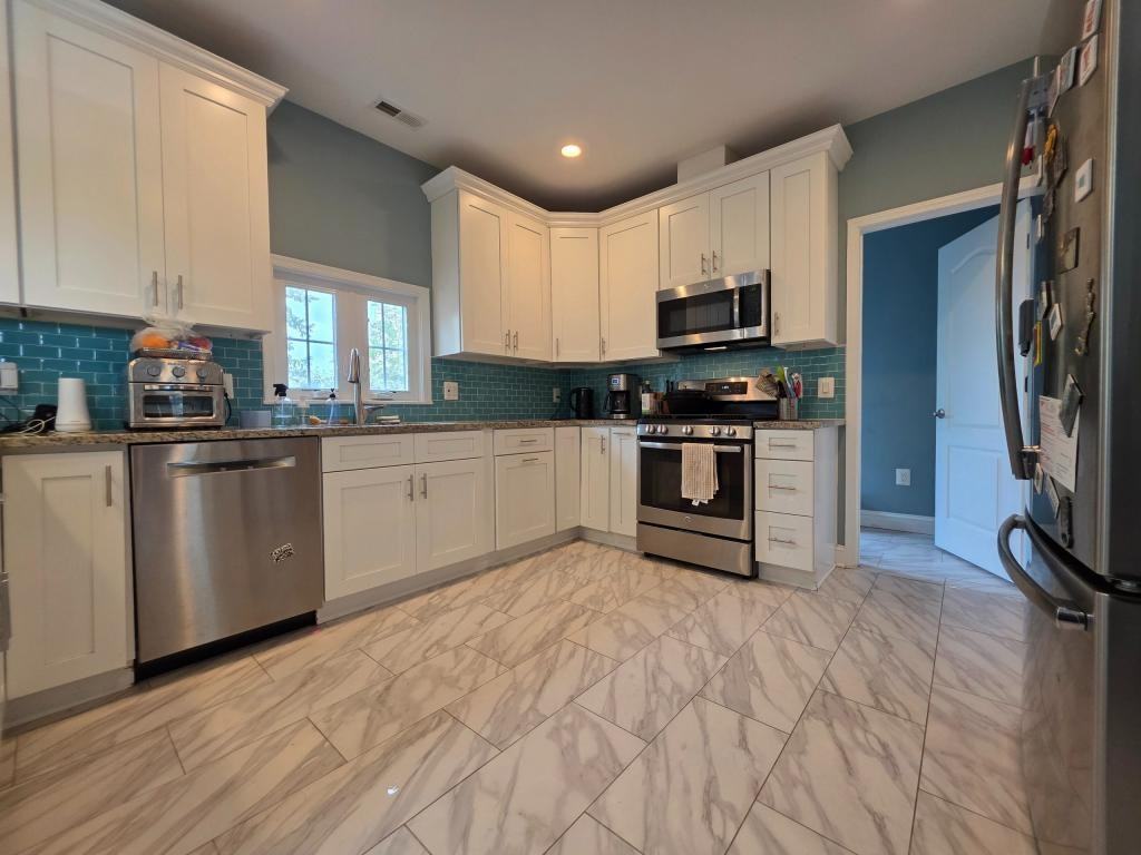 1138 S Harrison St - Photo 7 of 27