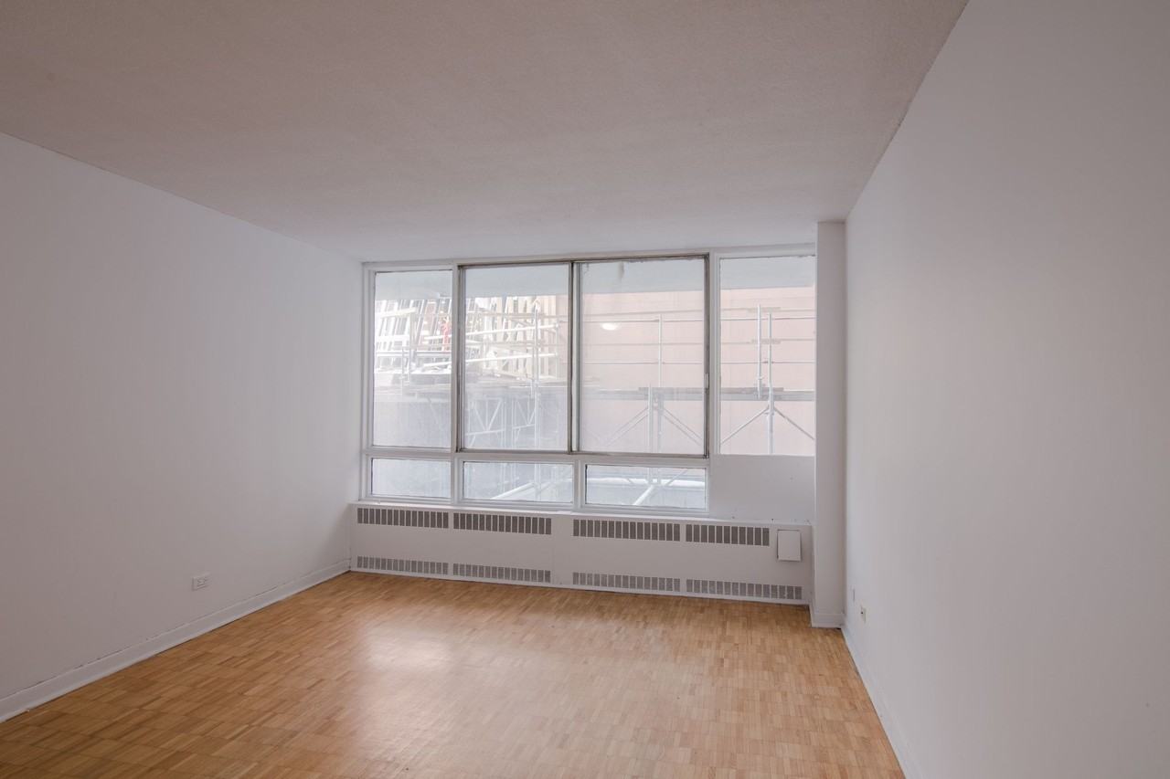 1975 Boul De Maisonneuve O — photo 2