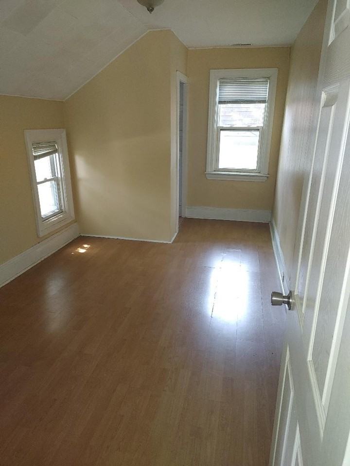 1184 Moy Avenue - Photo 4 of 6