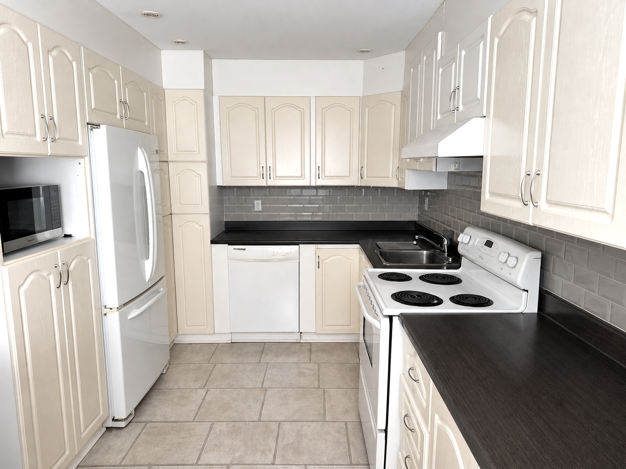 9431 LaSalle Apartments - Photo 3 of 18