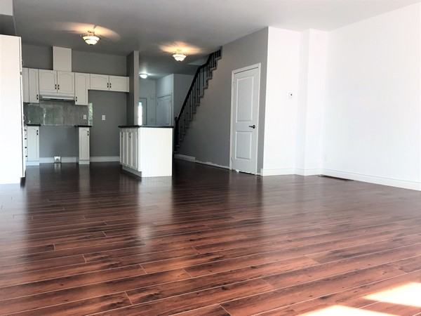 11A Dufferin St - Photo 2 of 13
