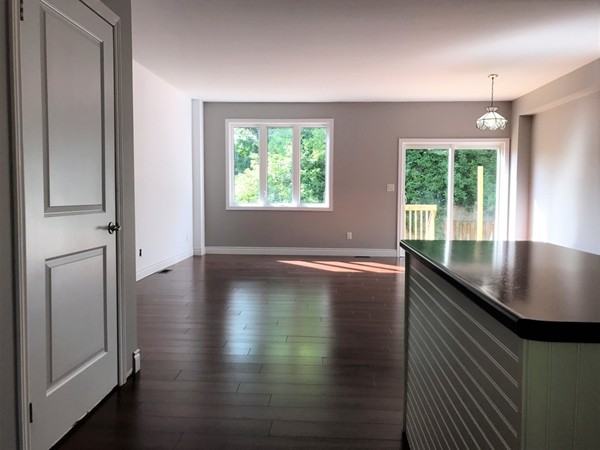 11A Dufferin St - Photo 4 of 13