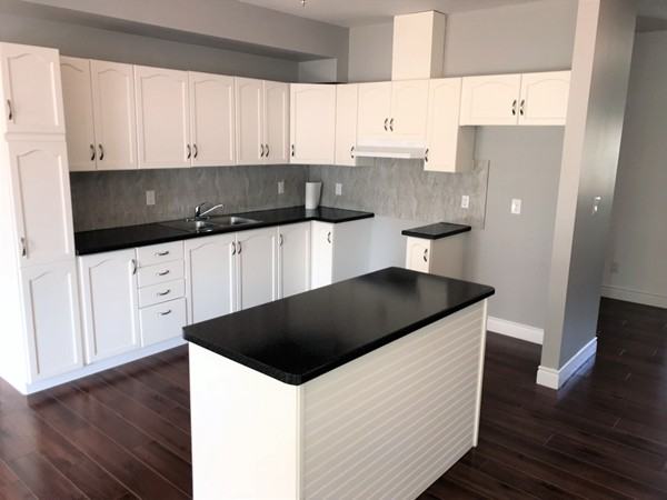 11A Dufferin St - Photo 5 of 13