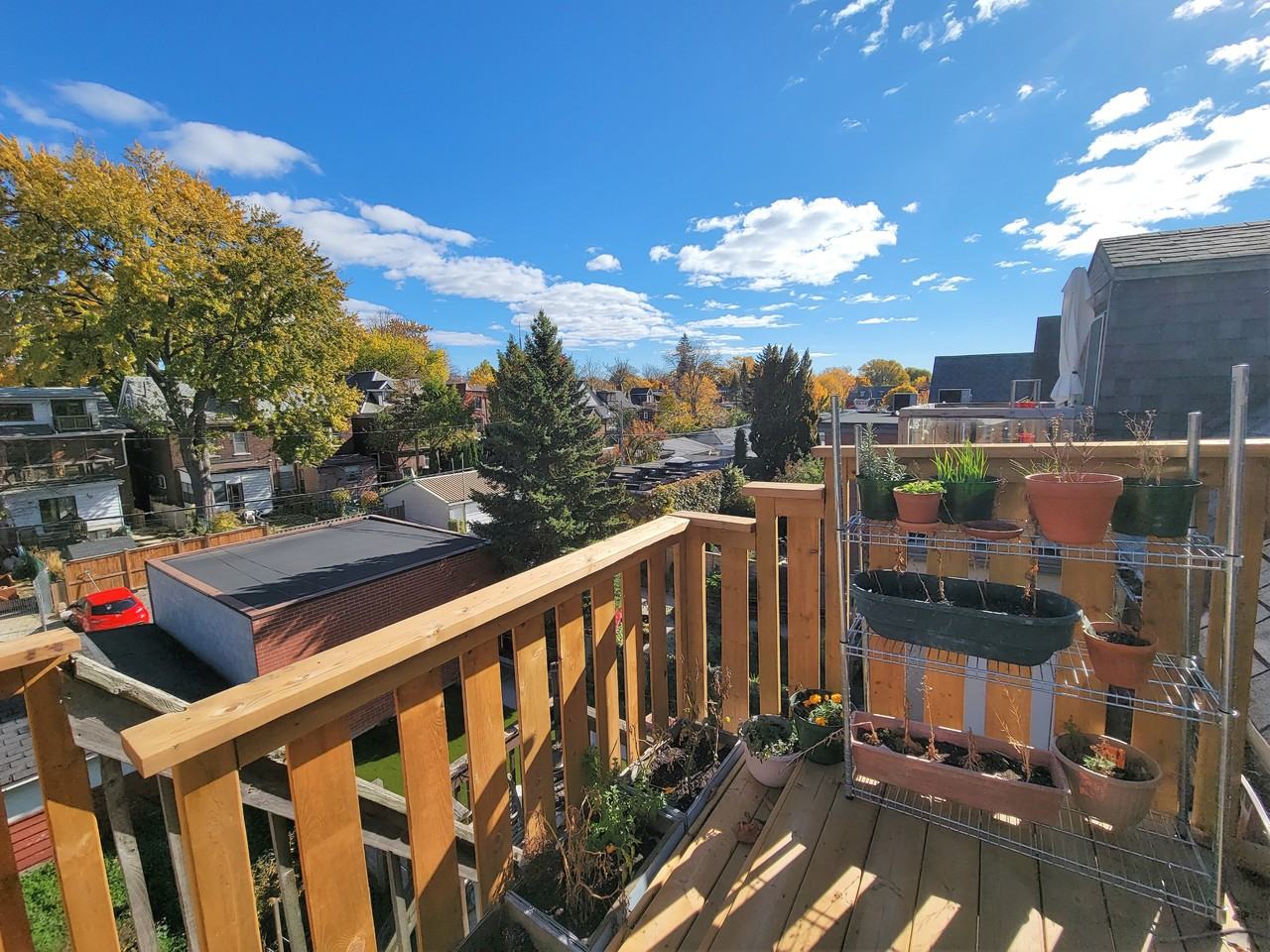 583 Dovercourt Triplex - Photo 2 of 2