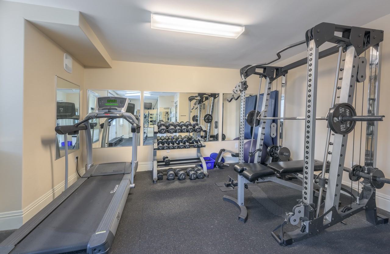 Hillside Suites - Photo 5 of 33
