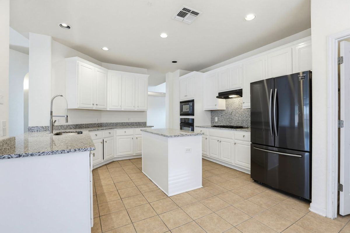 3415 Highline Trl - Photo 2 of 16