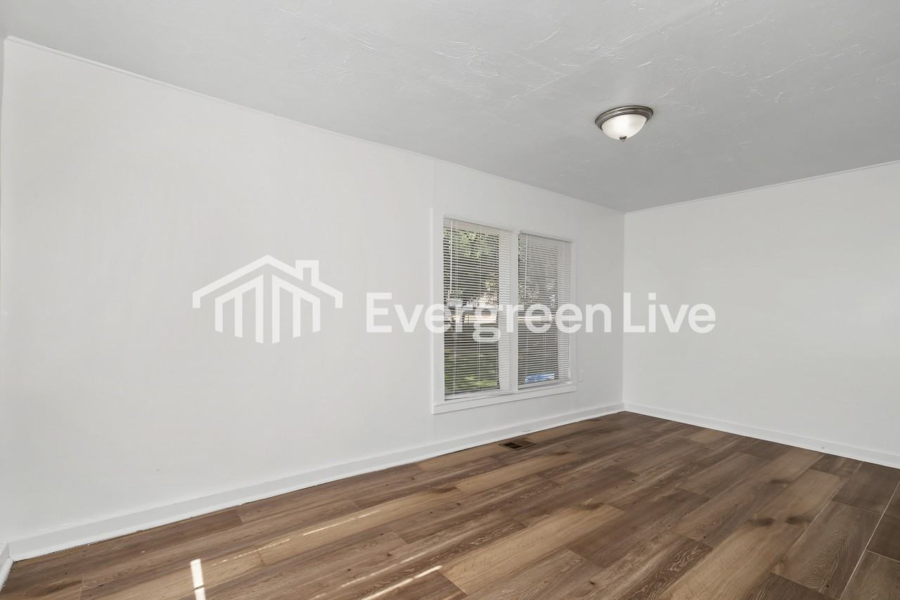 425 Lenard Ave - Photo 3 of 15