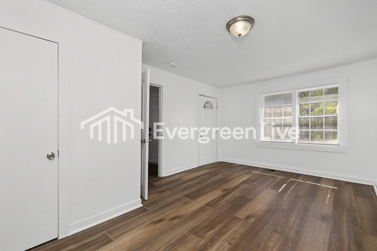 425 Lenard Ave - Photo 4 of 15