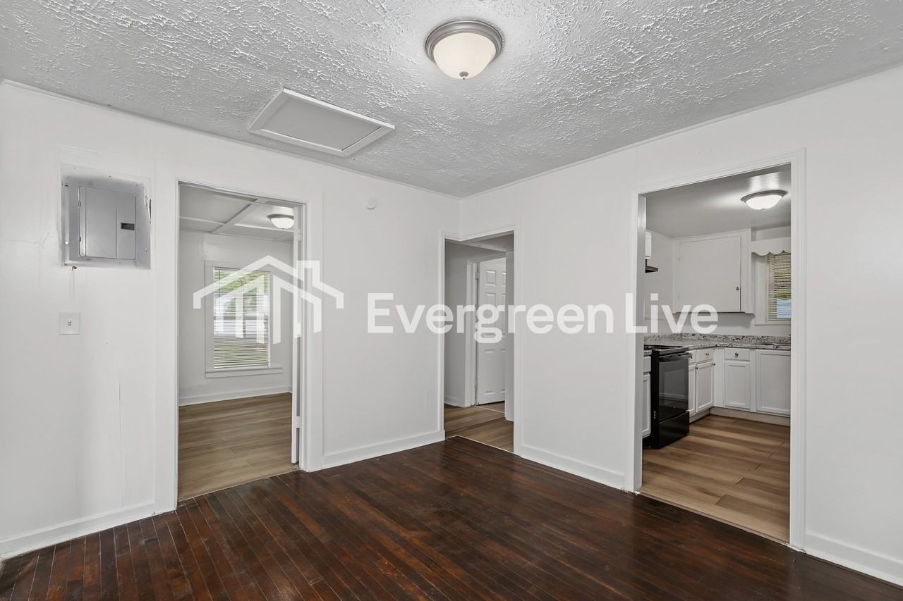425 Lenard Ave - Photo 5 of 15