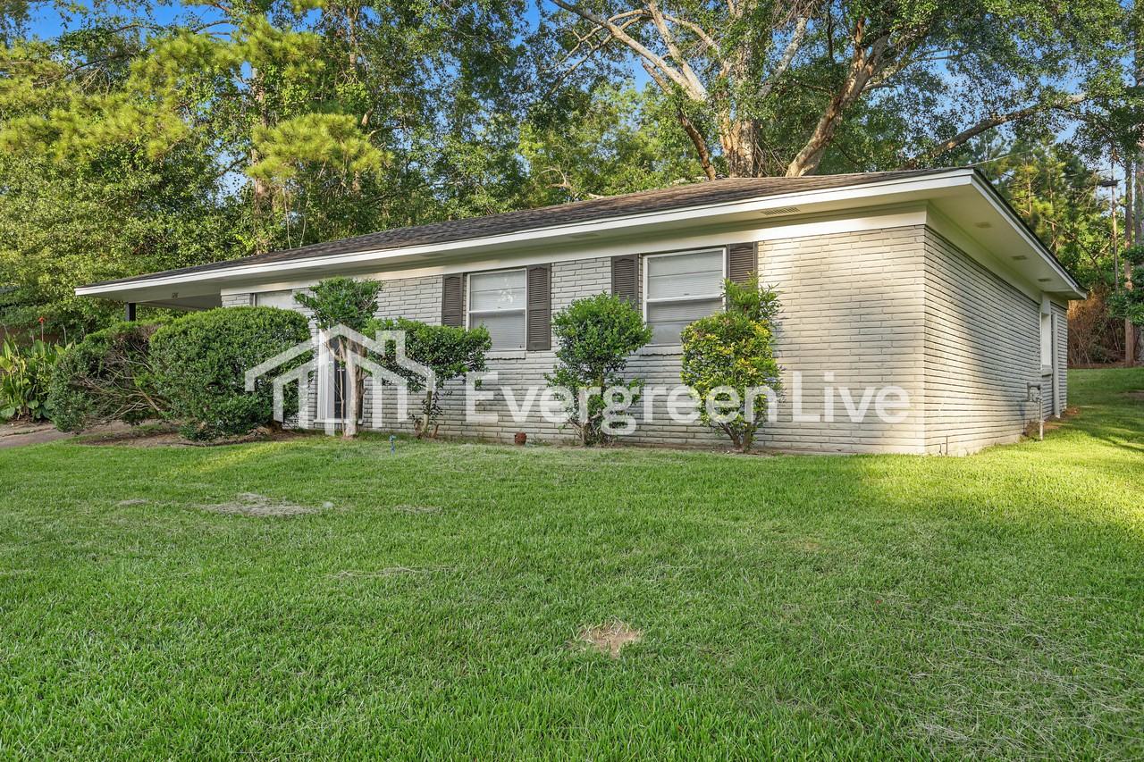 126 Leland St - Photo 2 of 15