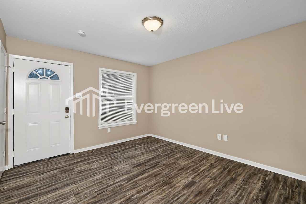 126 Leland St - Photo 3 of 15