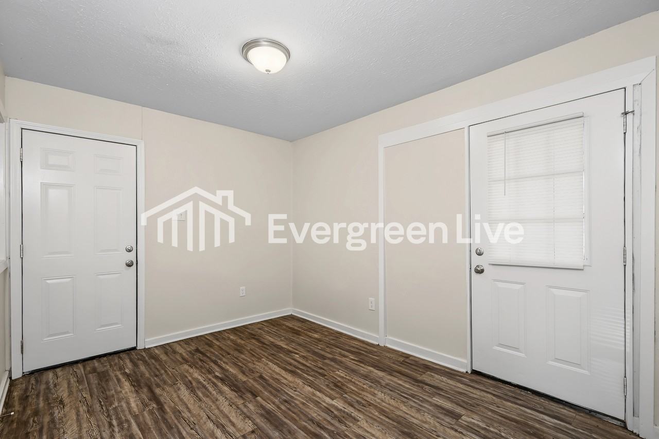 126 Leland St - Photo 5 of 15