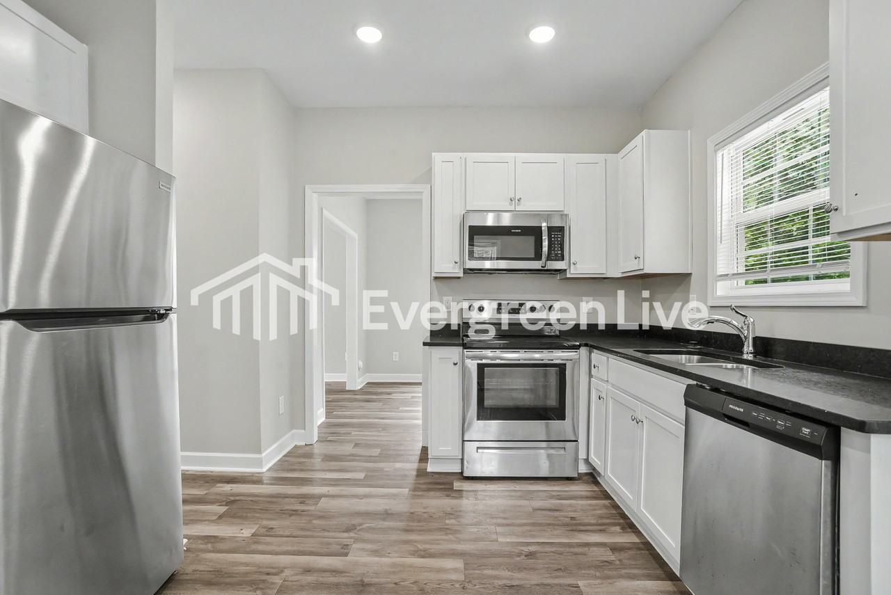 1858 Mcguire St - Photo 2 of 10