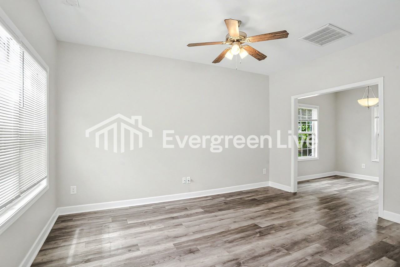 1858 Mcguire St - Photo 3 of 10