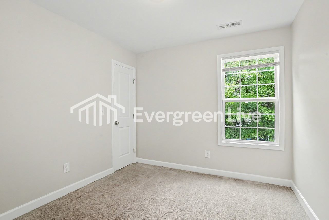 1858 Mcguire St - Photo 6 of 10