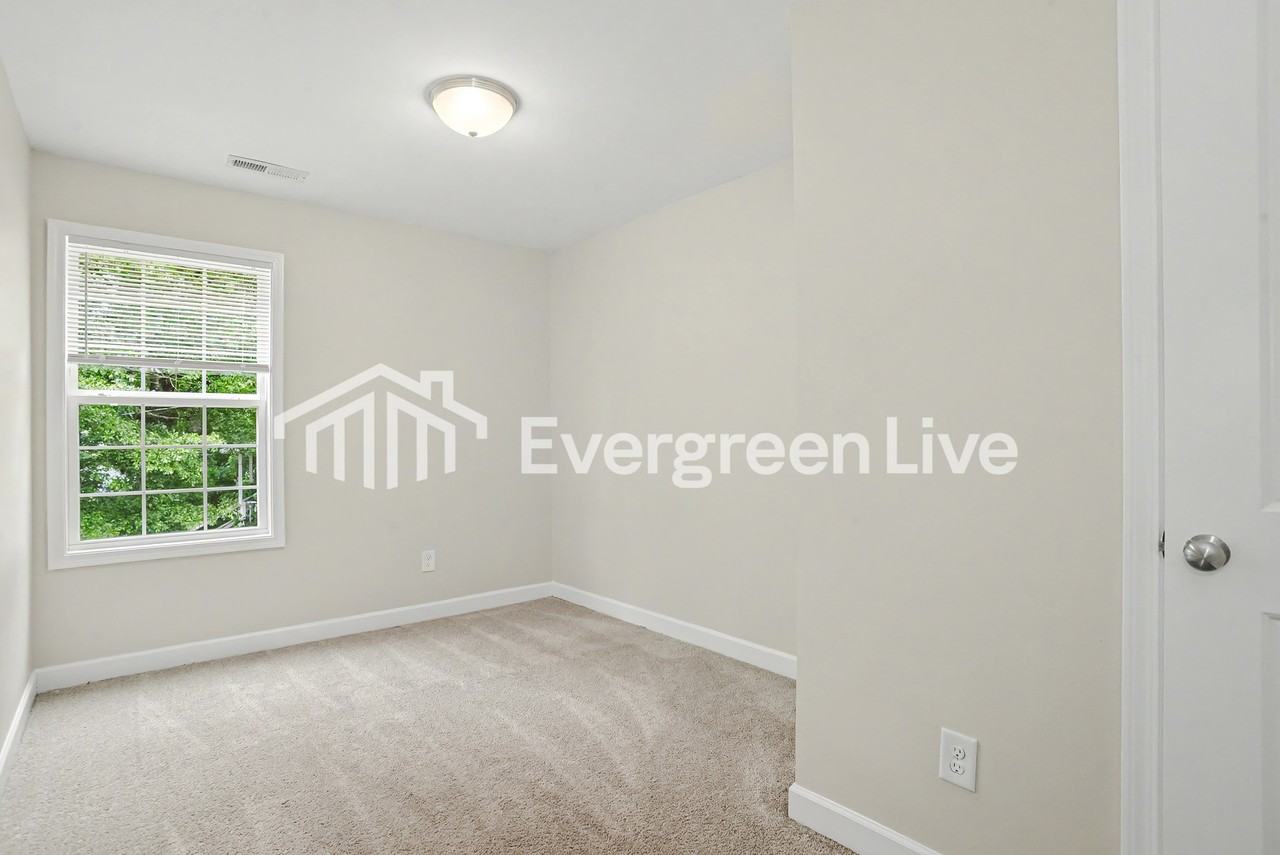 1858 Mcguire St - Photo 7 of 10