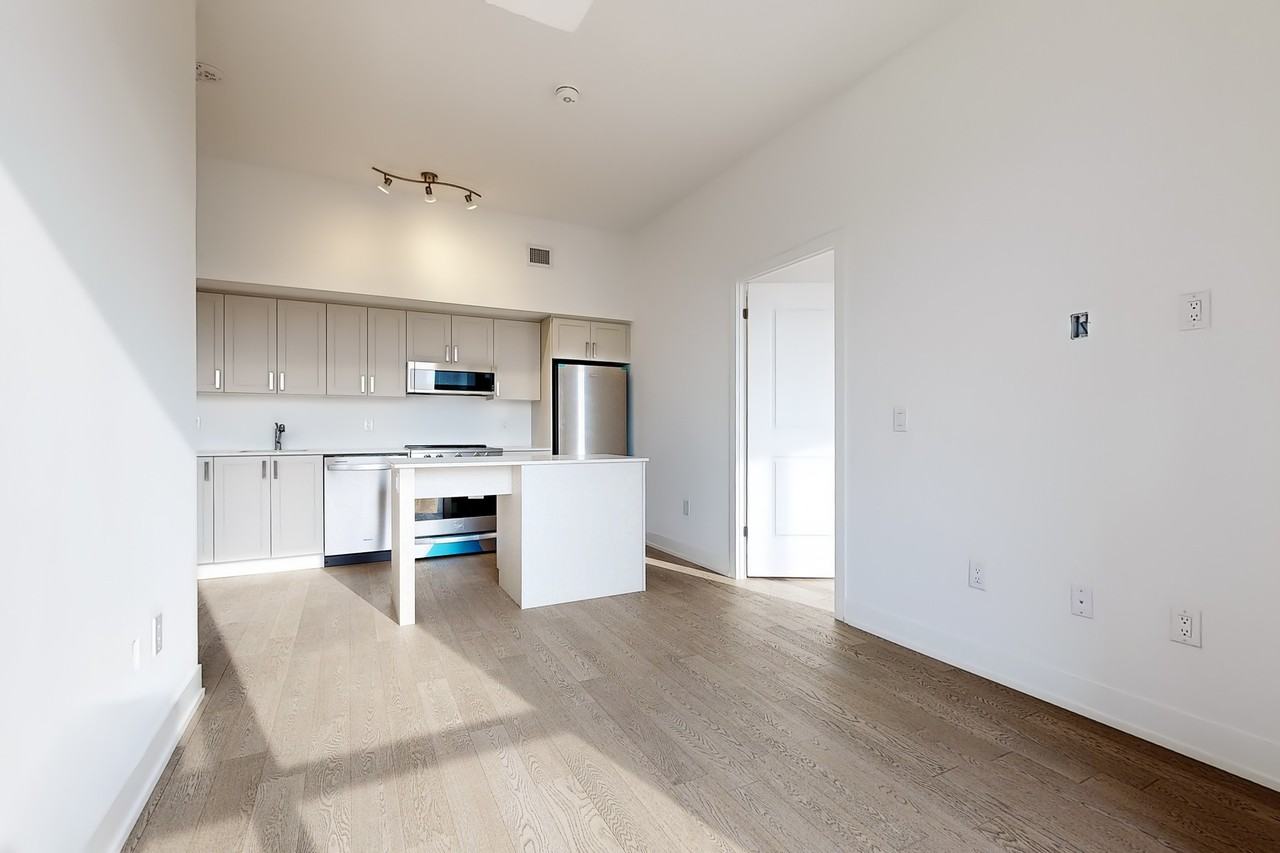 1063 Douglas McCurdy Common #602 - Photo 2 of 23