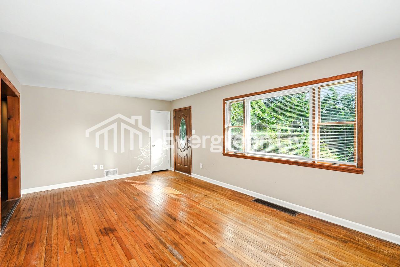 521 Stevenson Rd - Photo 4 of 15