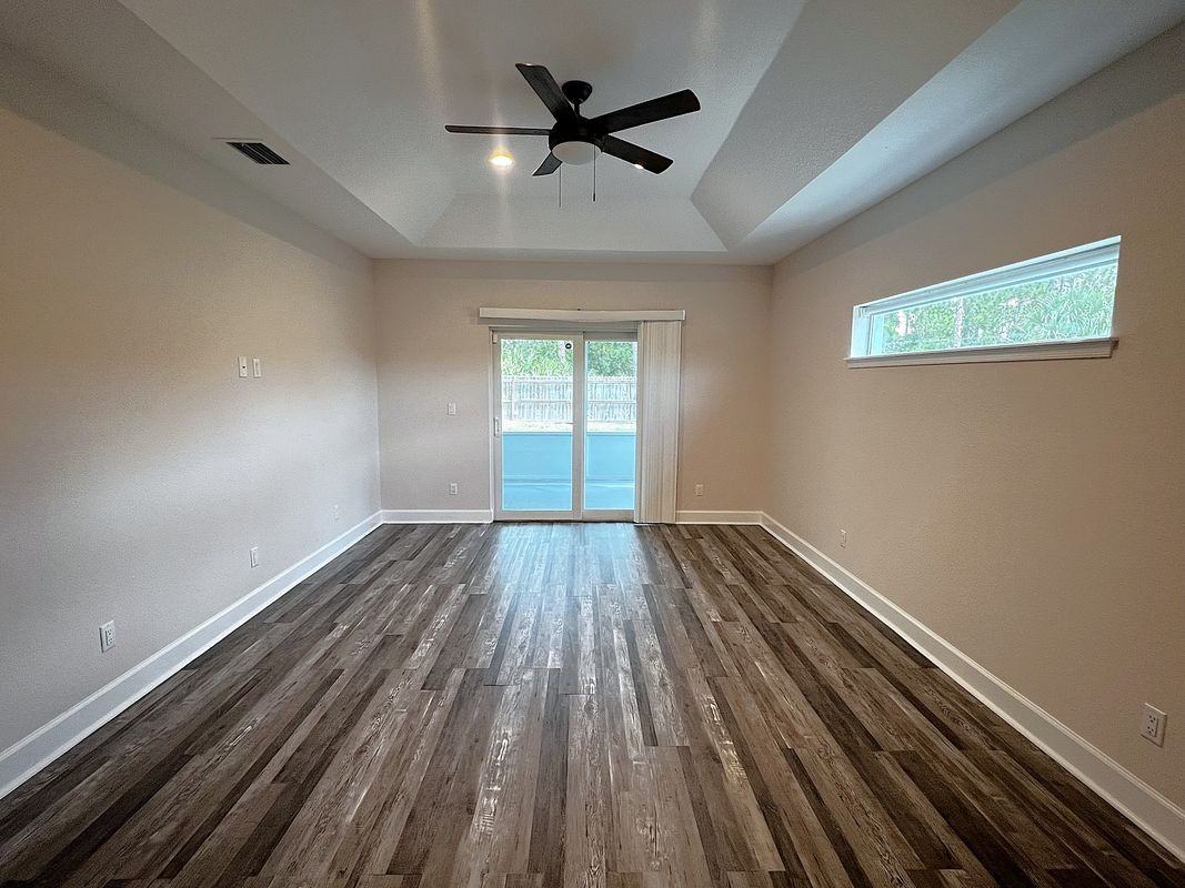 349 Sw Dagget Ave - Photo 5 of 17
