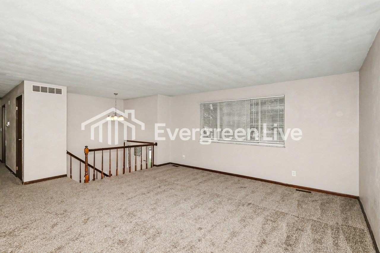 224 Mason Ave - Photo 3 of 15