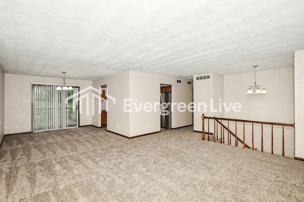 224 Mason Ave - Photo 4 of 15