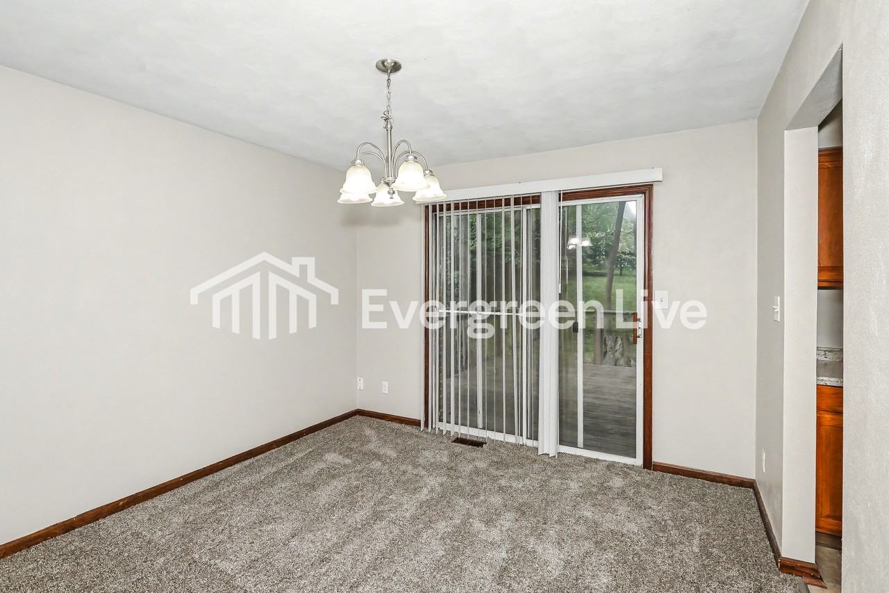 224 Mason Ave - Photo 5 of 15