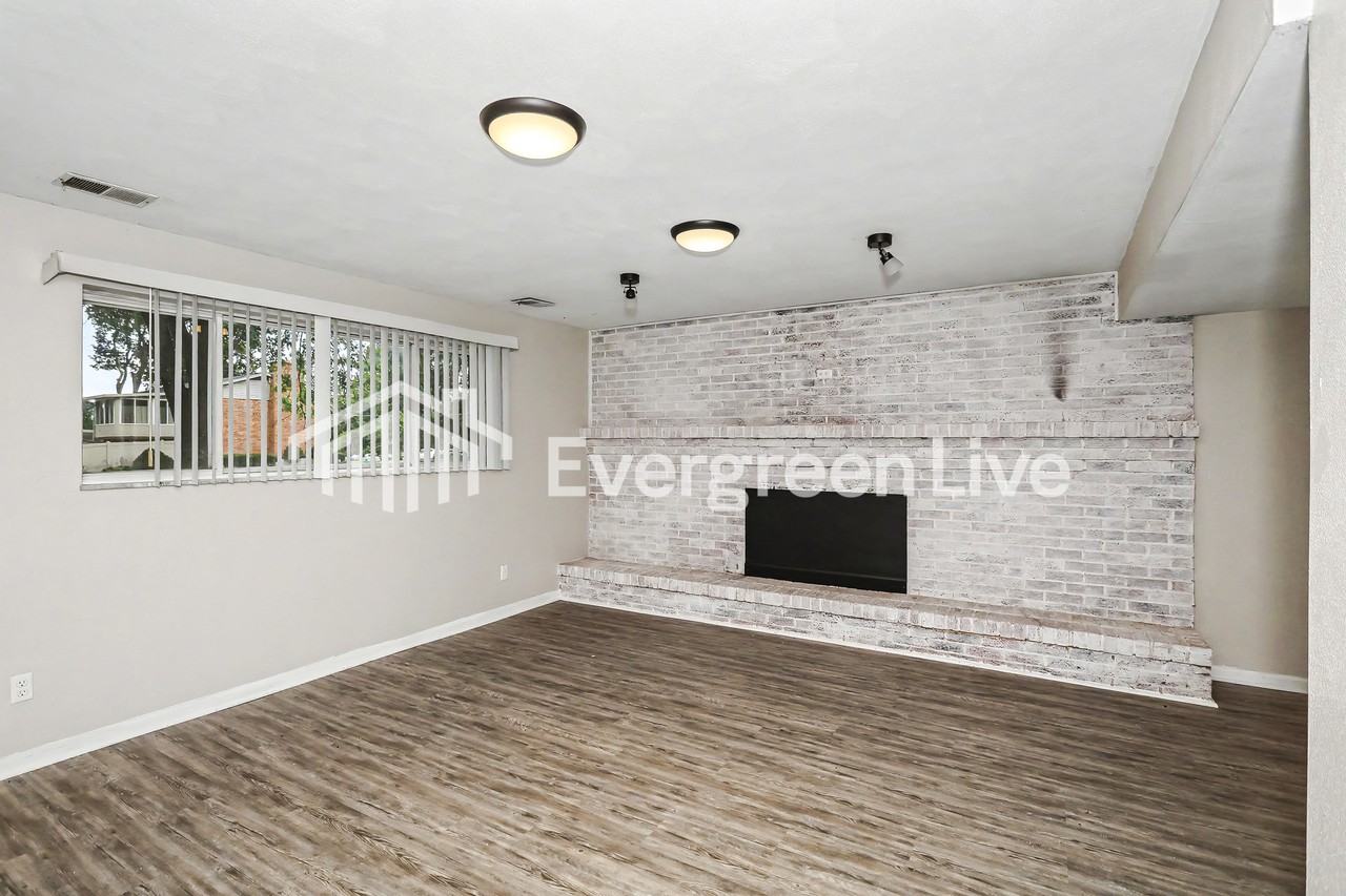 224 Mason Ave - Photo 6 of 15